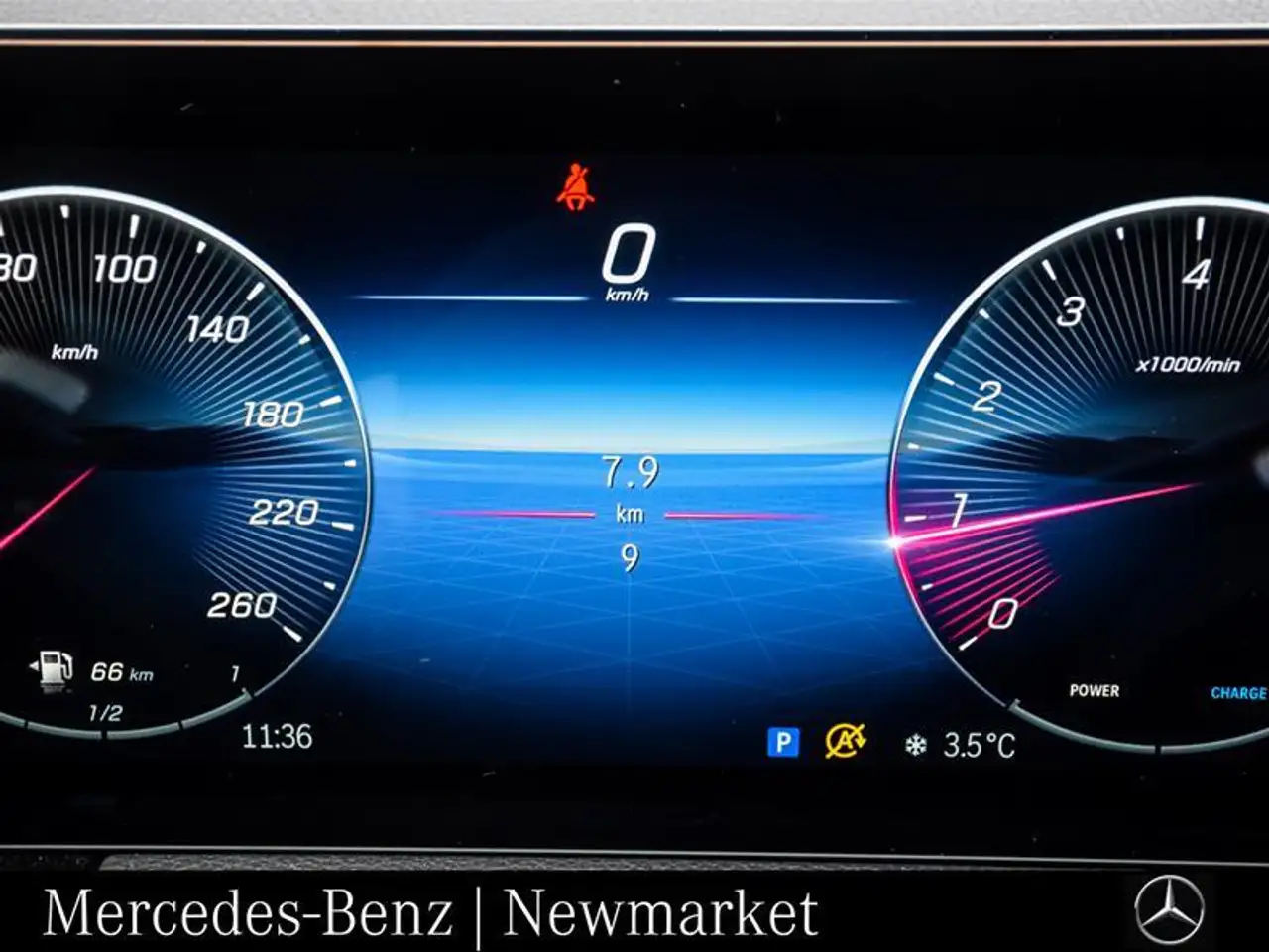 Mercedes-Benz GLA снимка Mercedes-Benz GLA