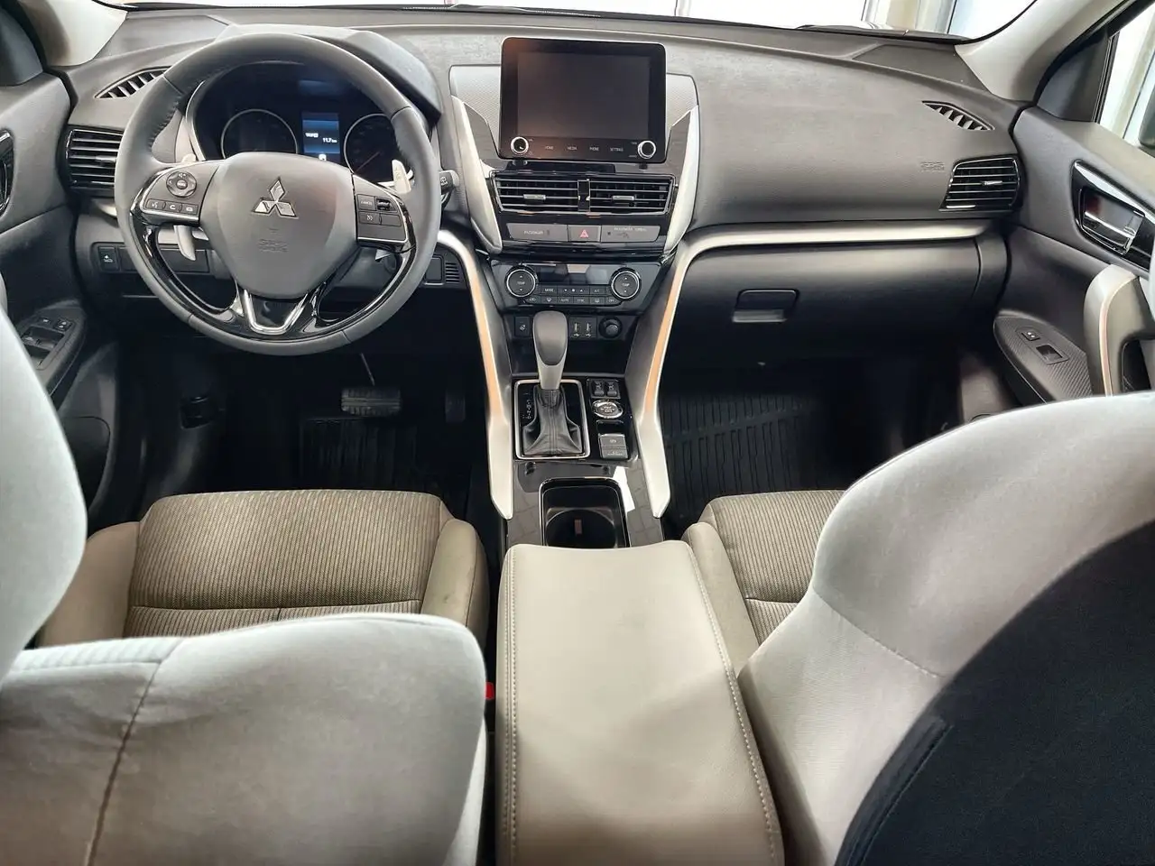 Mitsubishi Eclipse Cross снимка Mitsubishi Eclipse Cross