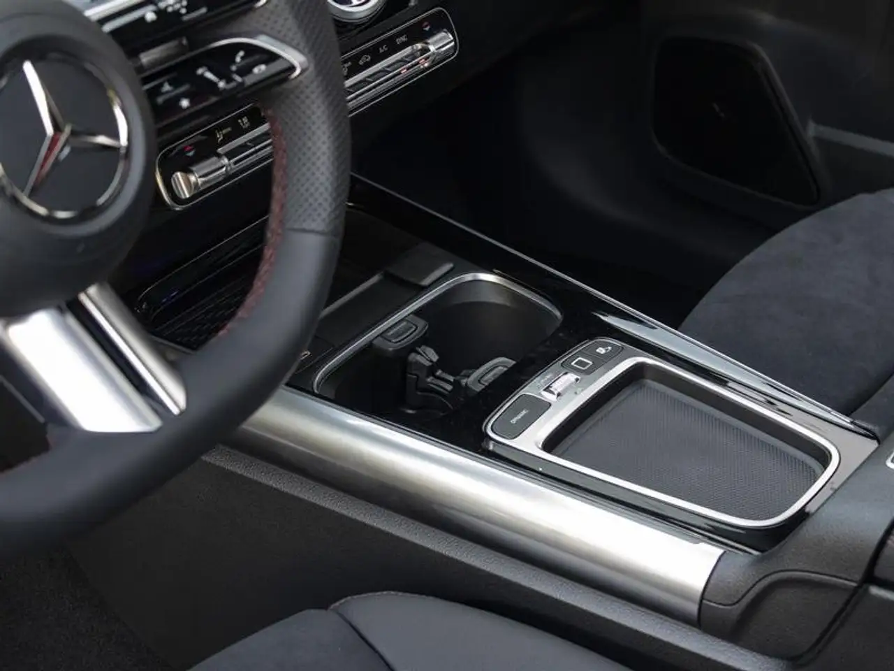 Mercedes-Benz GLA снимка Mercedes-Benz GLA