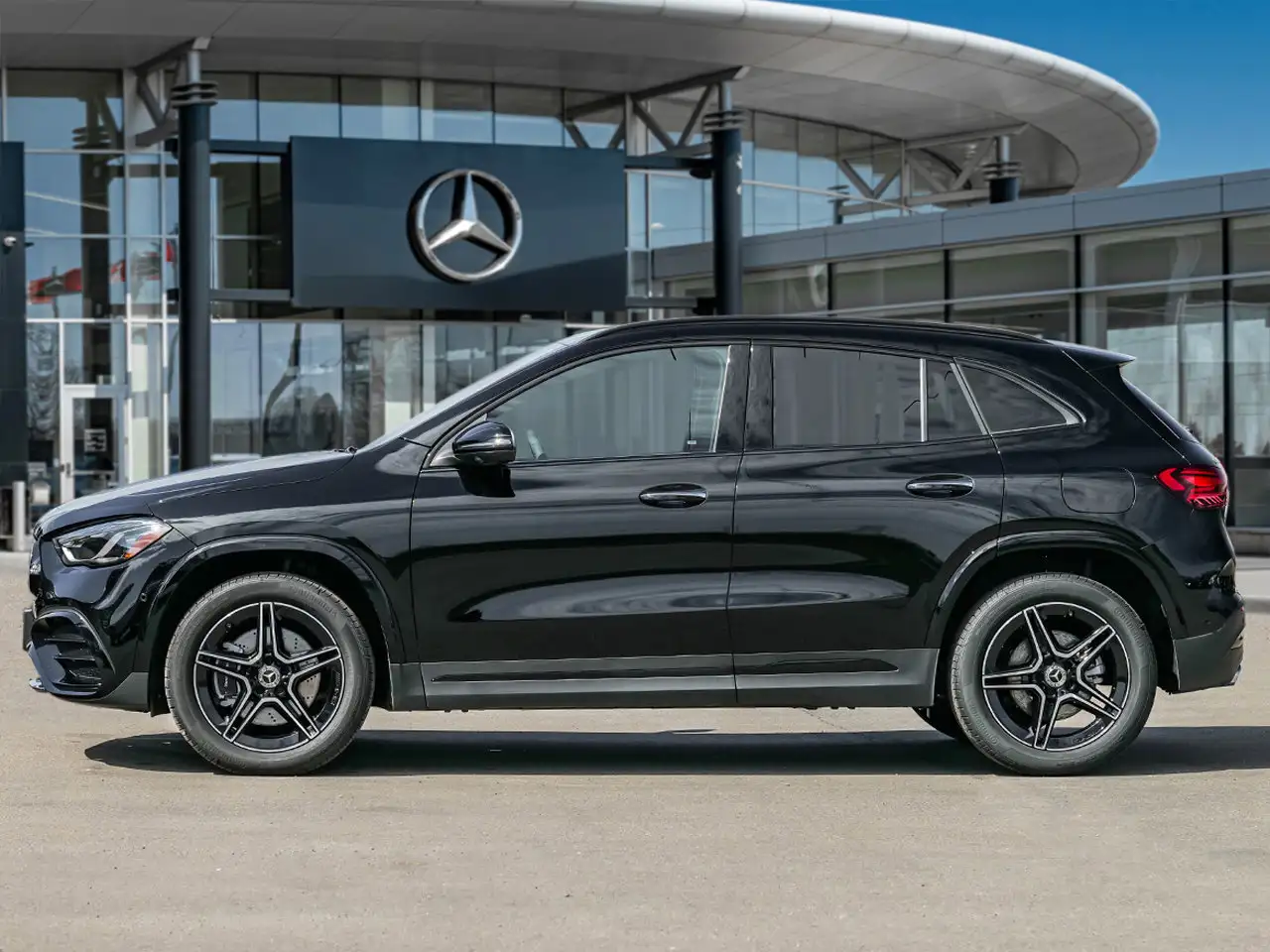 Mercedes-Benz GLA снимка Mercedes-Benz GLA