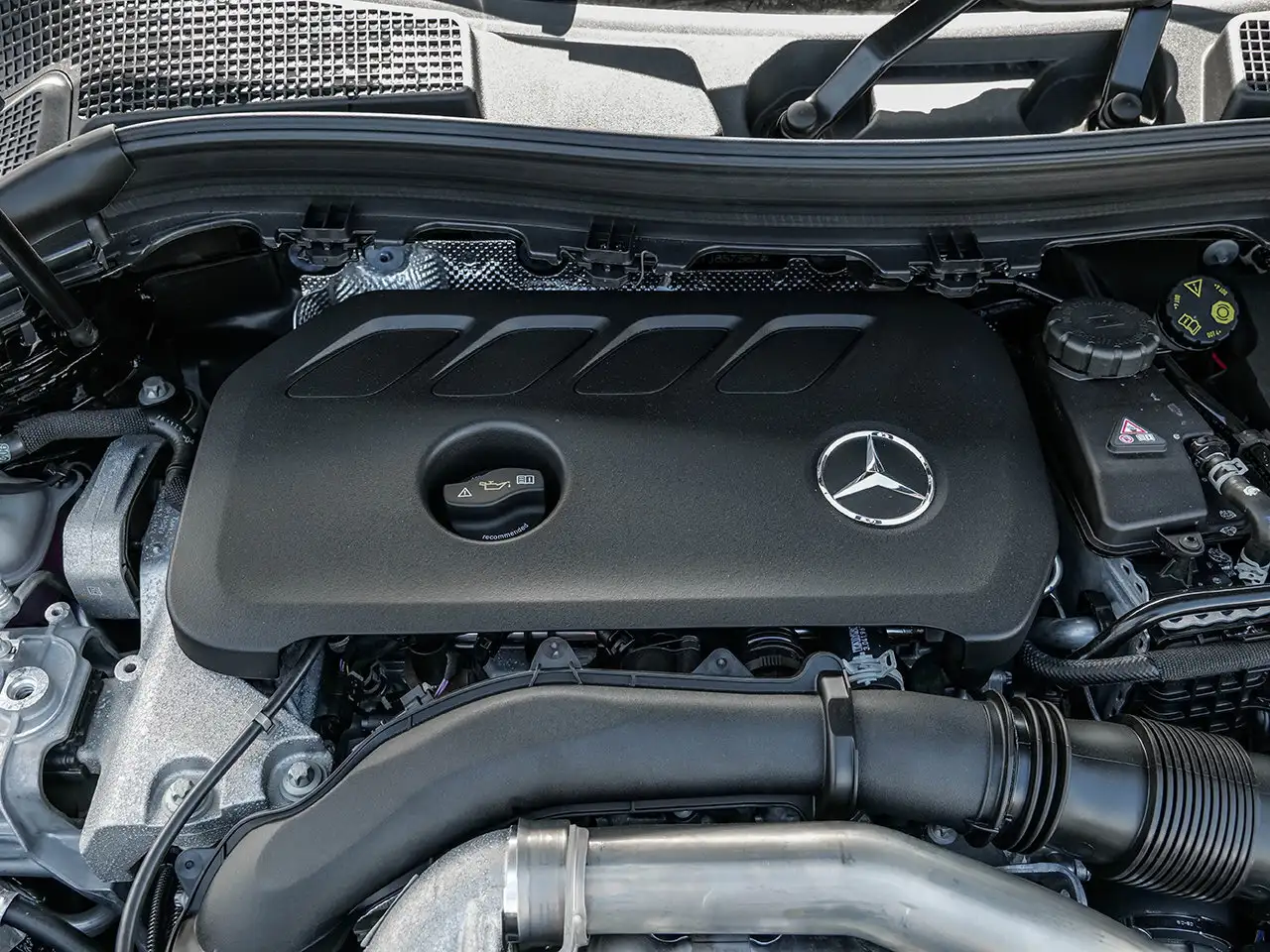 Mercedes-Benz GLA снимка Mercedes-Benz GLA