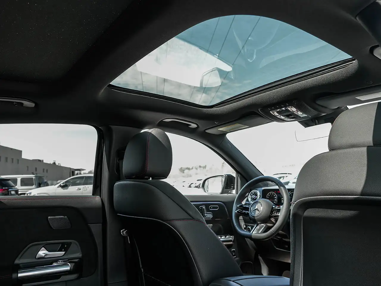 Mercedes-Benz GLA снимка Mercedes-Benz GLA
