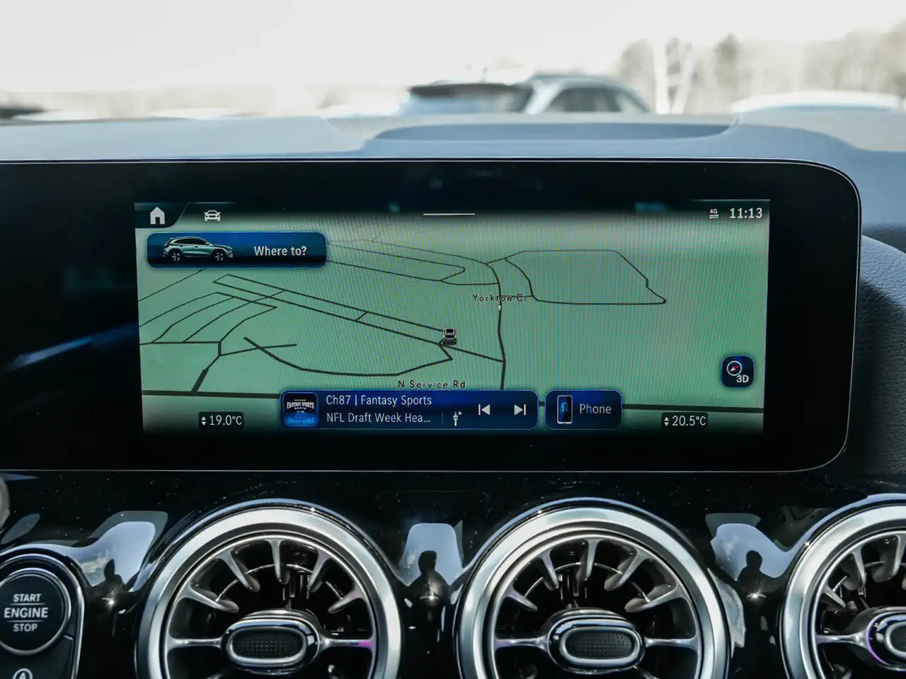 Mercedes-Benz GLA снимка Mercedes-Benz GLA