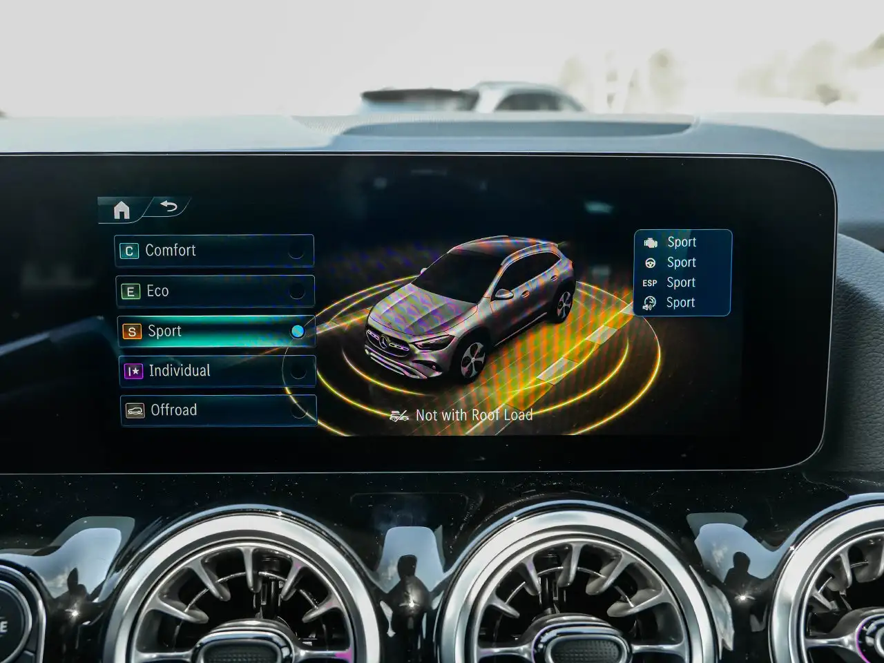 Mercedes-Benz GLA снимка Mercedes-Benz GLA