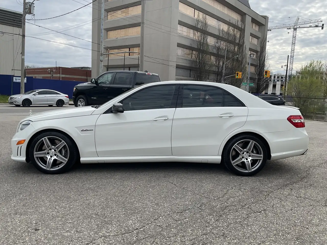 Mercedes-Benz E-Class снимка Mercedes-Benz E-Class