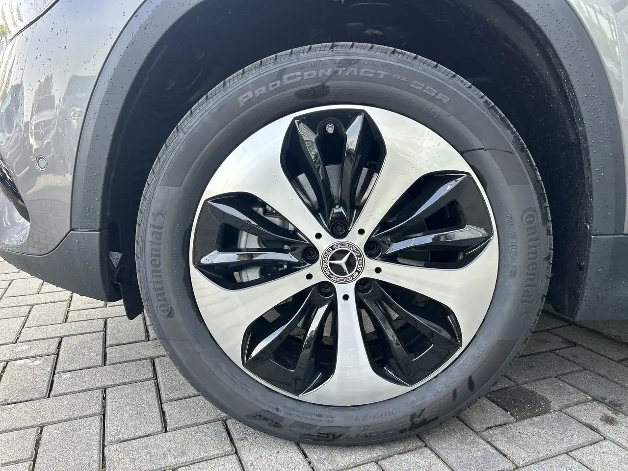 Mercedes-Benz GLA снимка Mercedes-Benz GLA