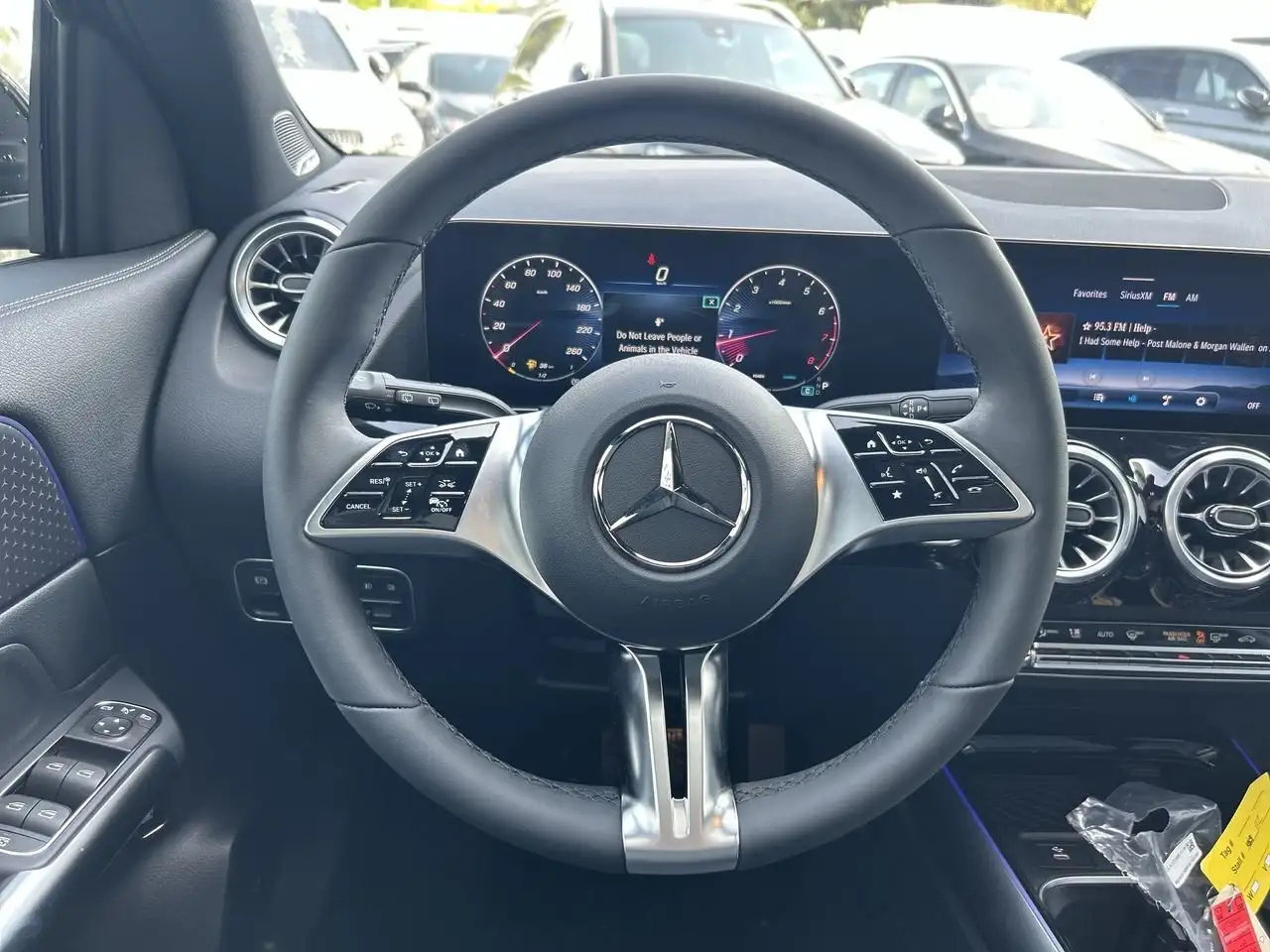 Mercedes-Benz GLA снимка Mercedes-Benz GLA