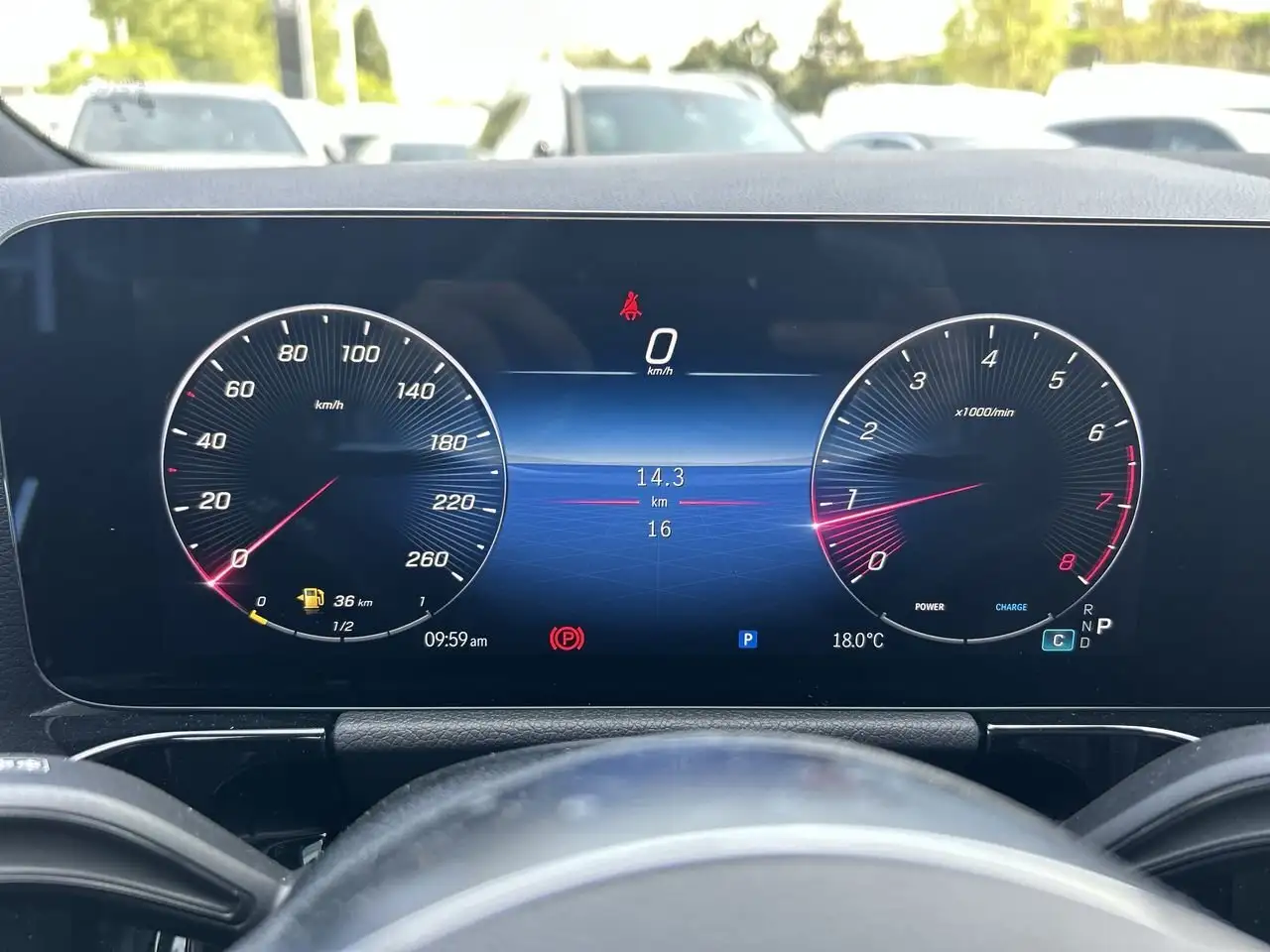 Mercedes-Benz GLA снимка Mercedes-Benz GLA