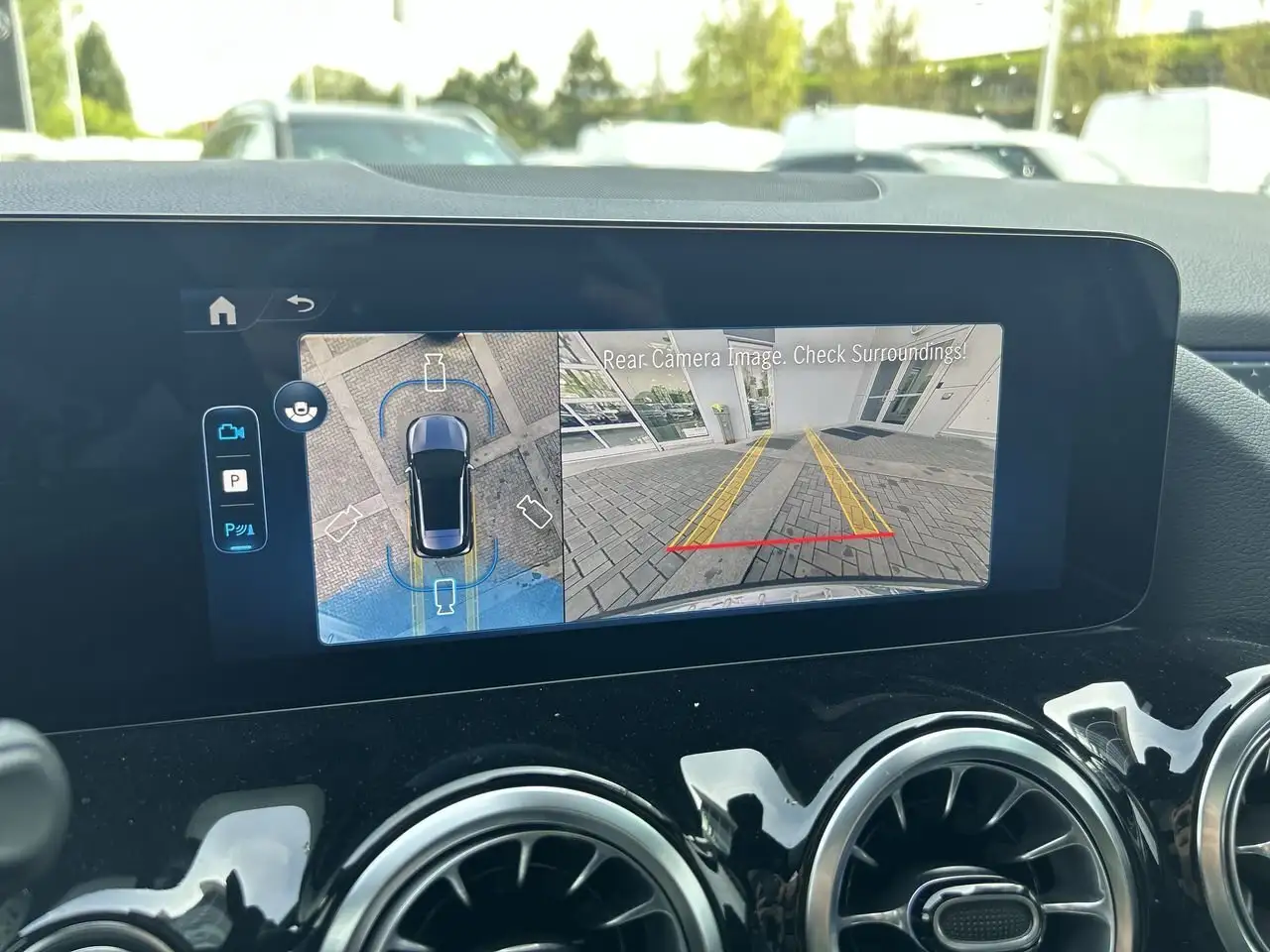 Mercedes-Benz GLA снимка Mercedes-Benz GLA