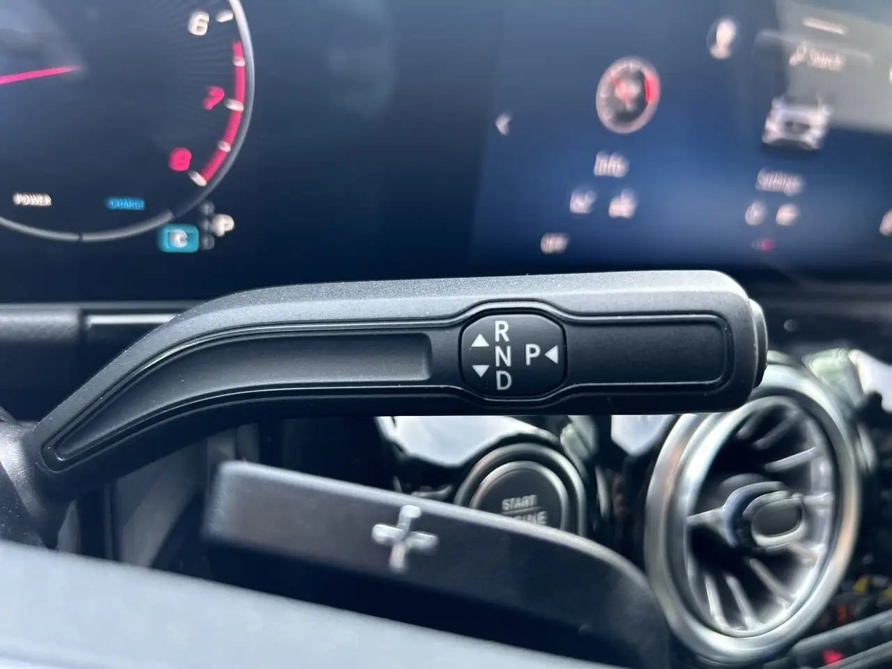 Mercedes-Benz GLA снимка Mercedes-Benz GLA