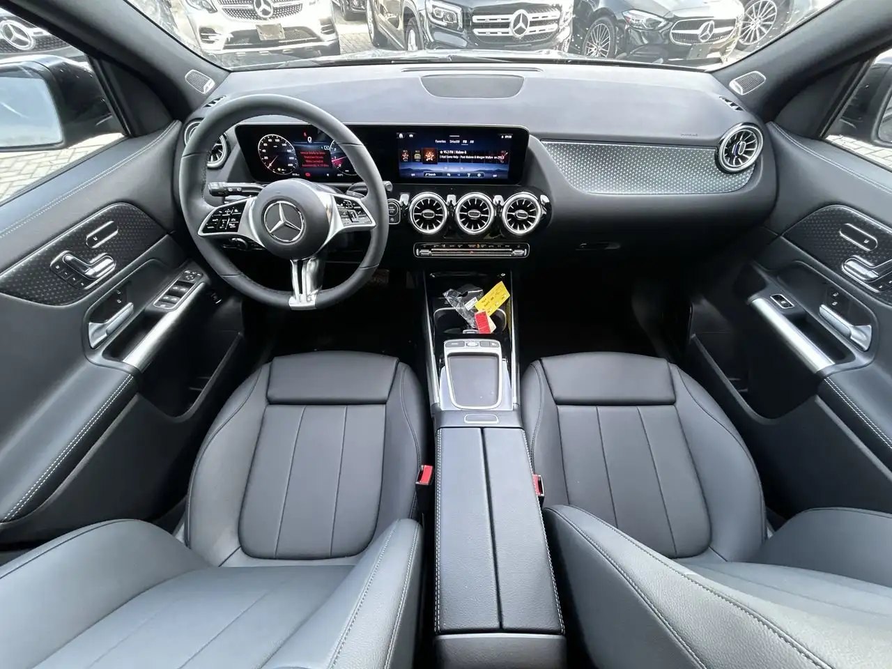 Mercedes-Benz GLA снимка Mercedes-Benz GLA
