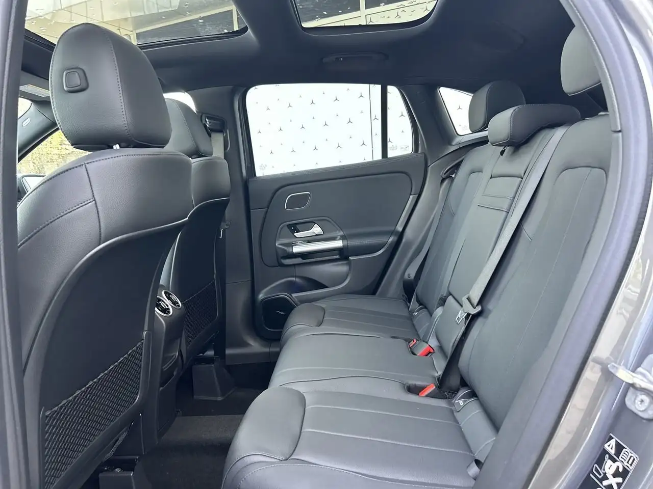 Mercedes-Benz GLA снимка Mercedes-Benz GLA