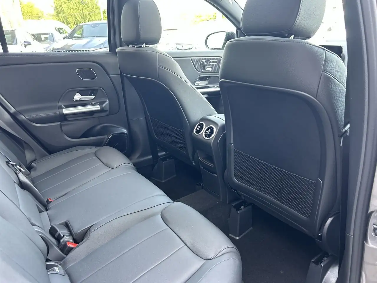 Mercedes-Benz GLA снимка Mercedes-Benz GLA