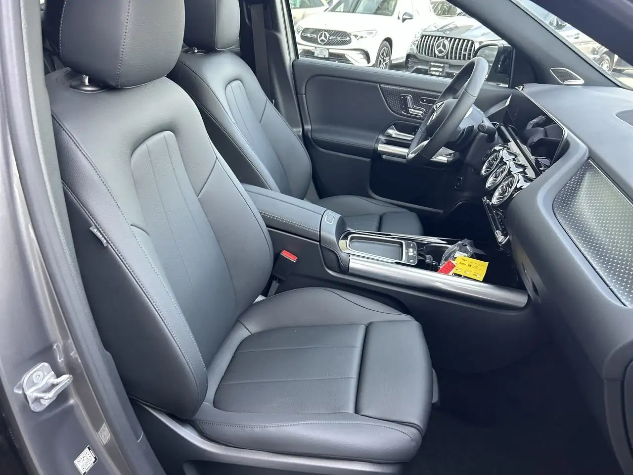 Mercedes-Benz GLA снимка Mercedes-Benz GLA