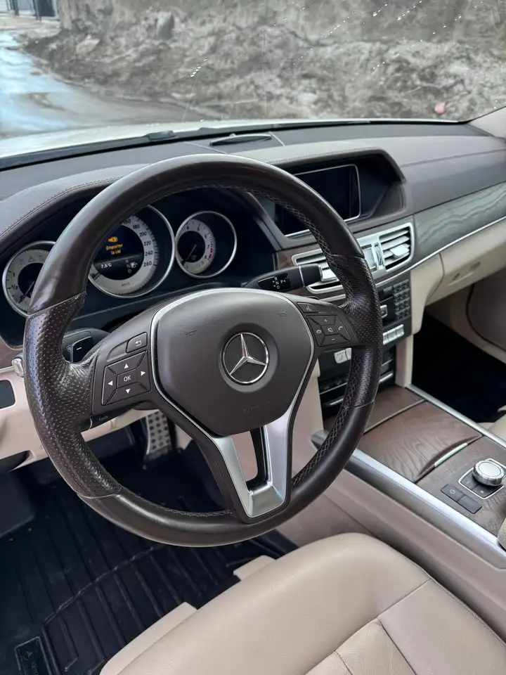 Mercedes-Benz E-Class photo Mercedes-Benz E-Class