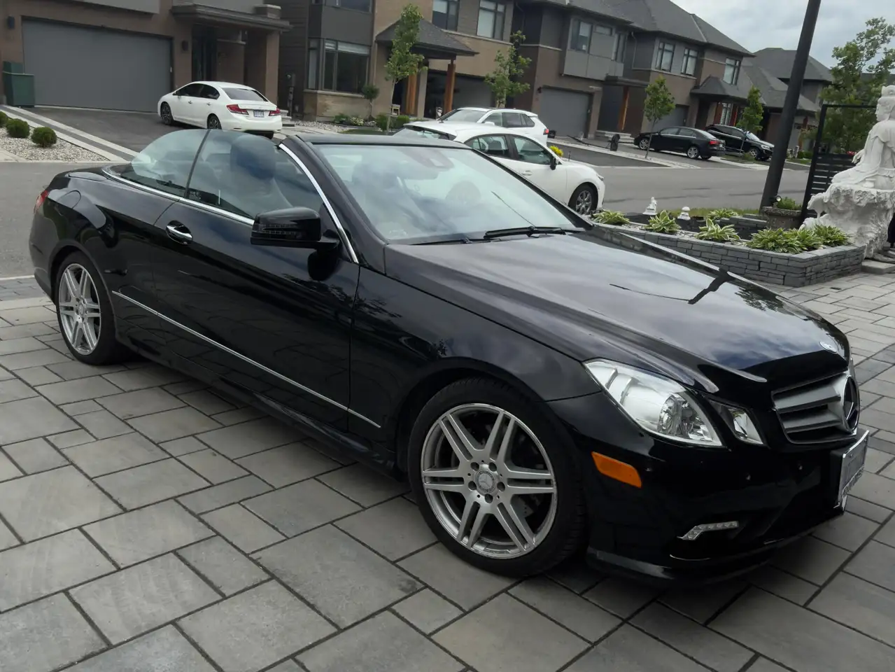 Mercedes-Benz E-Class снимка Mercedes-Benz E-Class