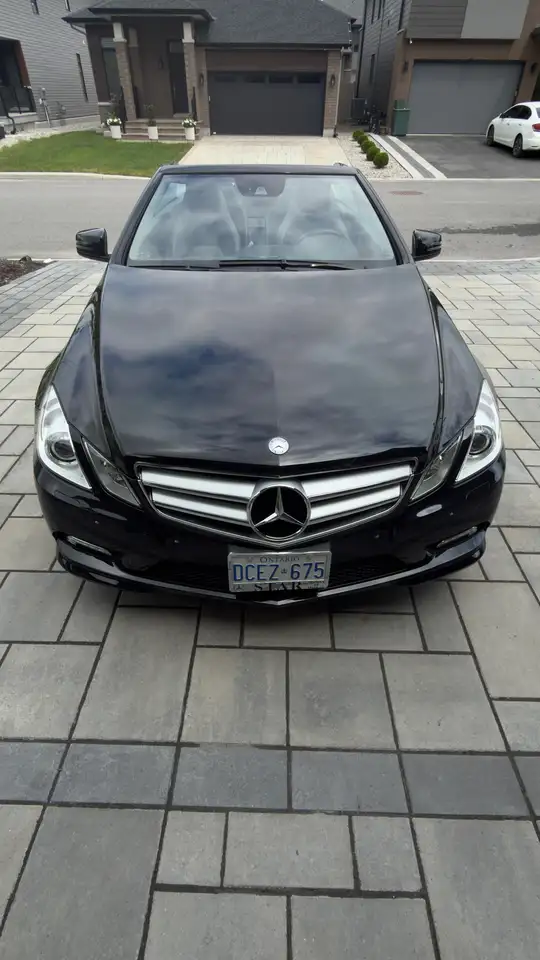 Mercedes-Benz E-Class снимка Mercedes-Benz E-Class