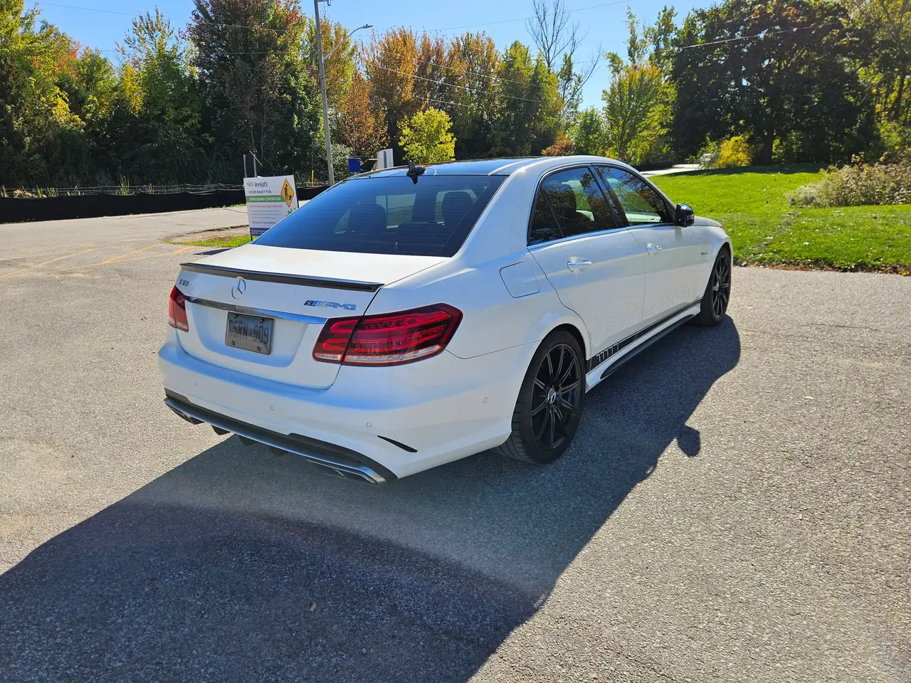Mercedes-Benz E-Class снимка Mercedes-Benz E-Class