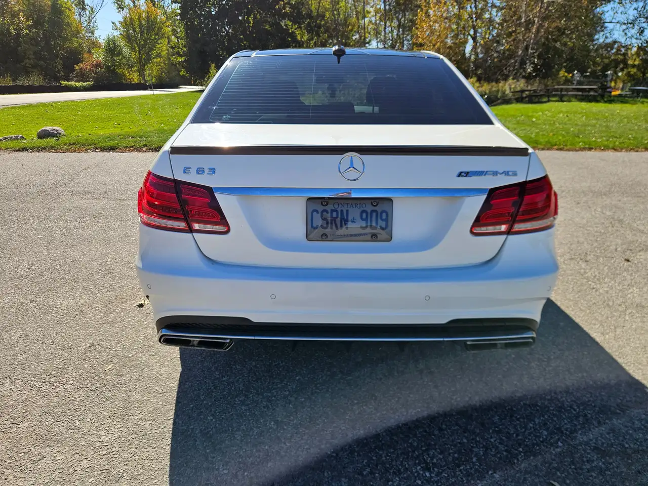 Mercedes-Benz E-Class снимка Mercedes-Benz E-Class