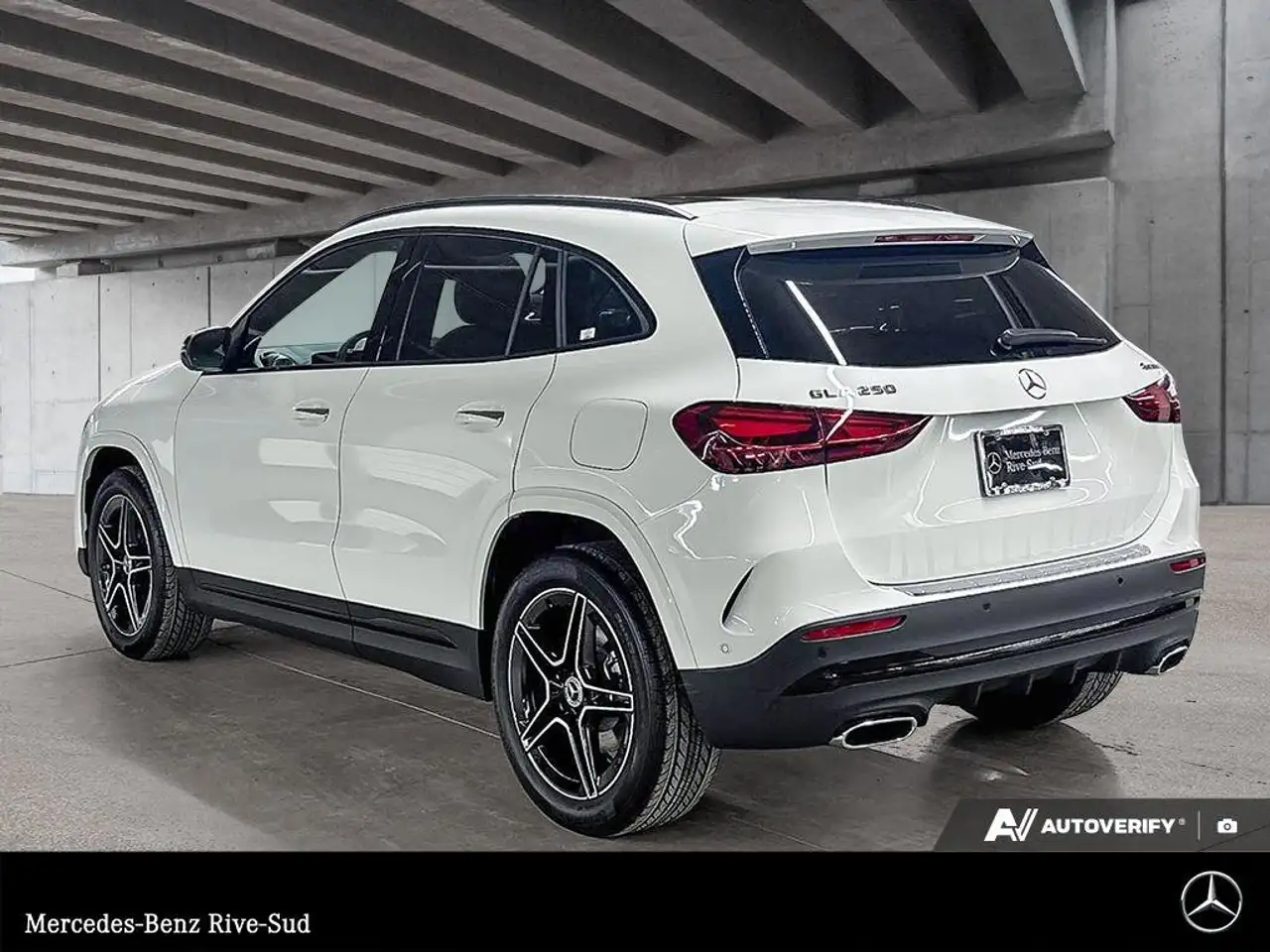 Mercedes-Benz GLA снимка Mercedes-Benz GLA