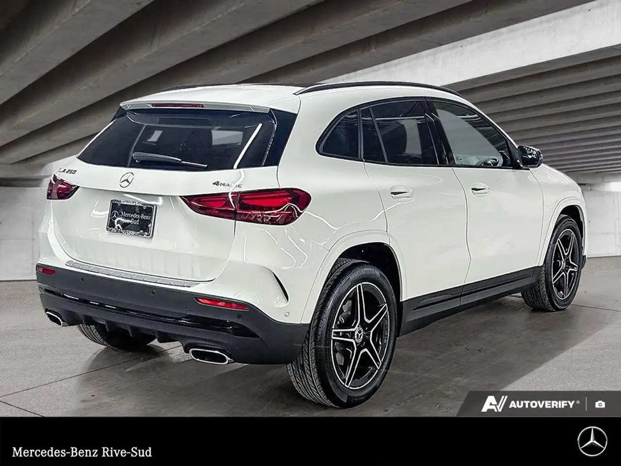 Mercedes-Benz GLA снимка Mercedes-Benz GLA