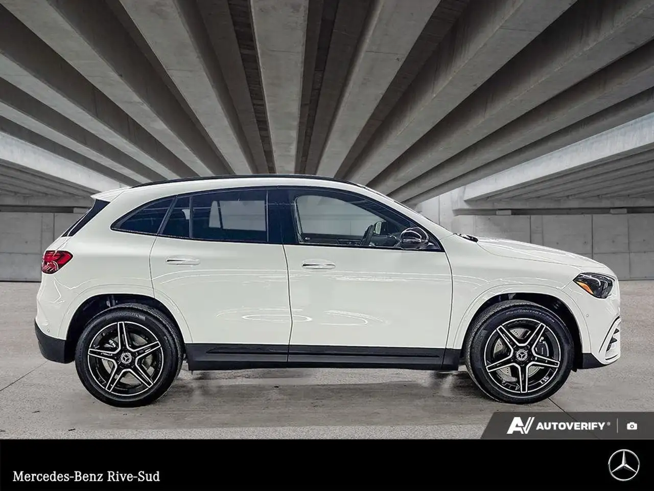 Mercedes-Benz GLA снимка Mercedes-Benz GLA
