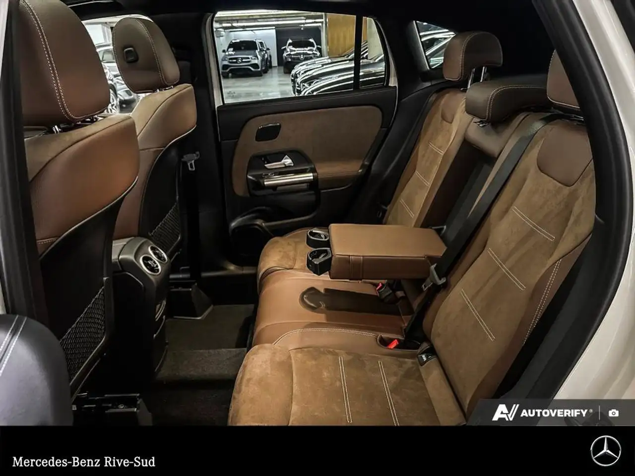 Mercedes-Benz GLA снимка Mercedes-Benz GLA