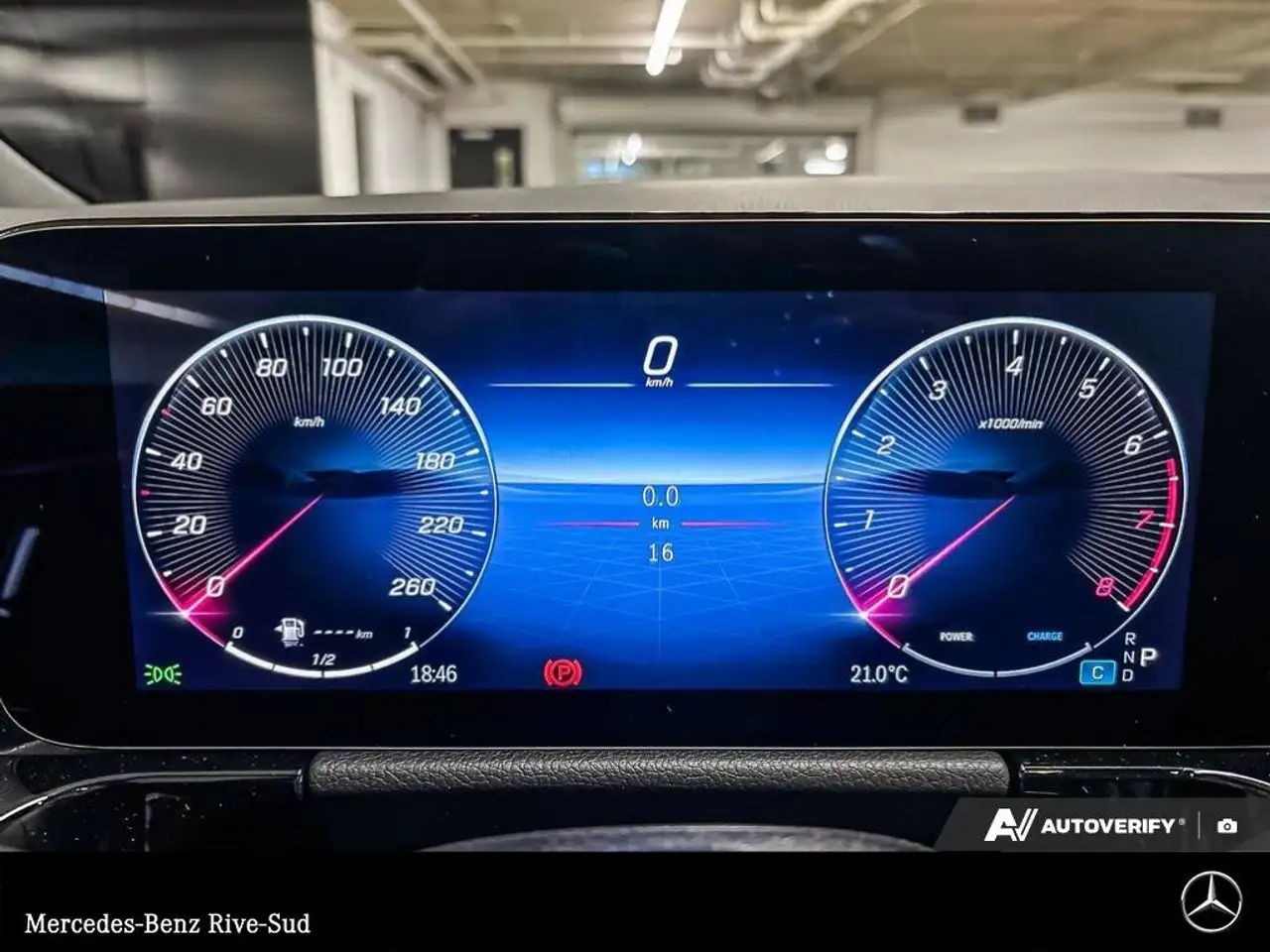 Mercedes-Benz GLA снимка Mercedes-Benz GLA