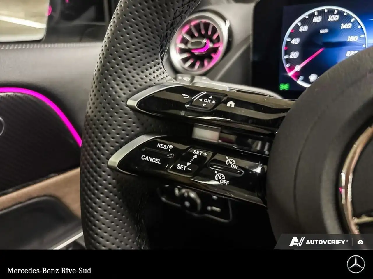 Mercedes-Benz GLA снимка Mercedes-Benz GLA