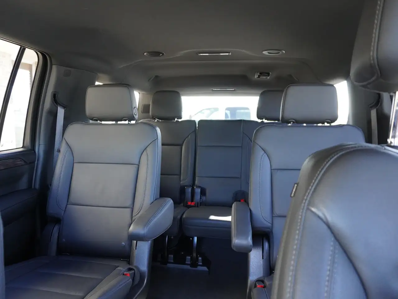 Chevrolet Suburban снимка Chevrolet Suburban