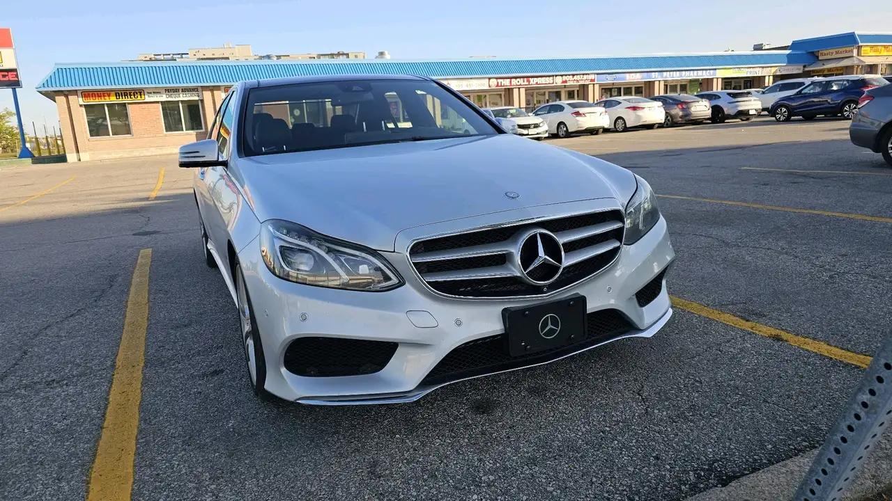 Mercedes-Benz E-Class снимка Mercedes-Benz E-Class