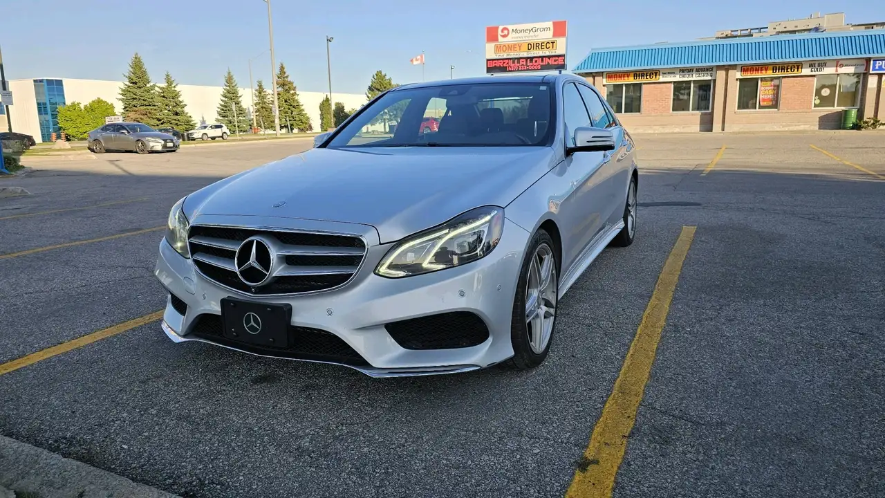 Mercedes-Benz E-Class снимка Mercedes-Benz E-Class