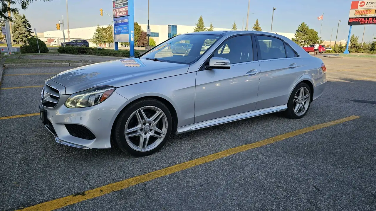Mercedes-Benz E-Class снимка Mercedes-Benz E-Class