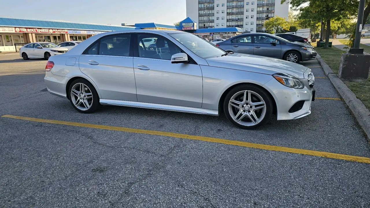 Mercedes-Benz E-Class снимка Mercedes-Benz E-Class