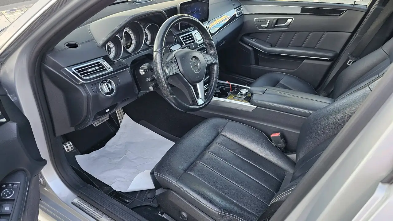 Mercedes-Benz E-Class снимка Mercedes-Benz E-Class