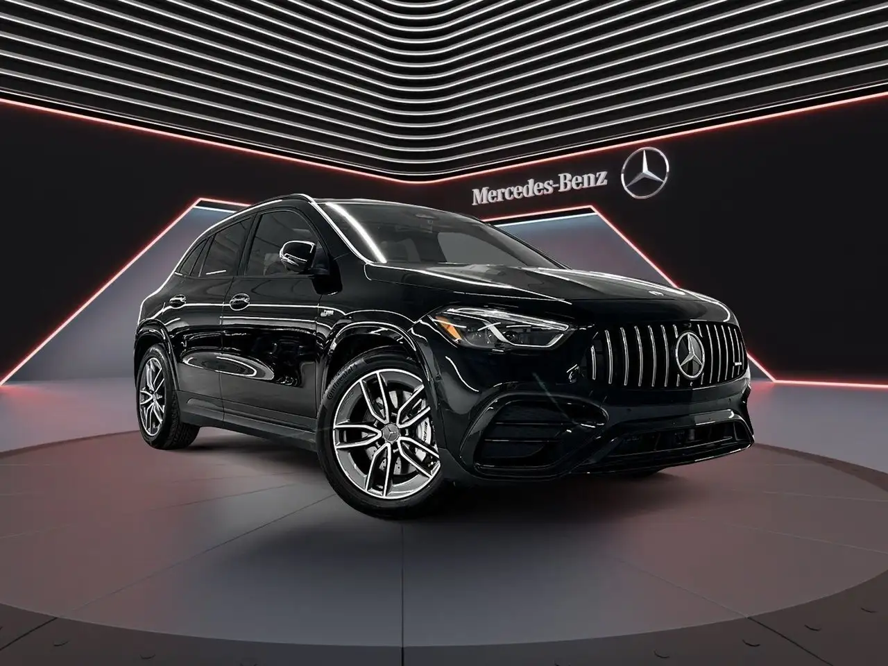 Mercedes-Benz GLA снимка Mercedes-Benz GLA