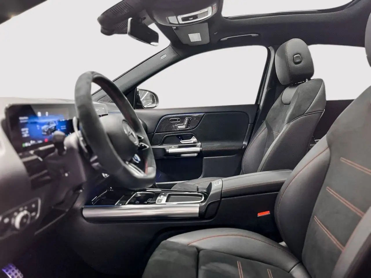 Mercedes-Benz GLA снимка Mercedes-Benz GLA