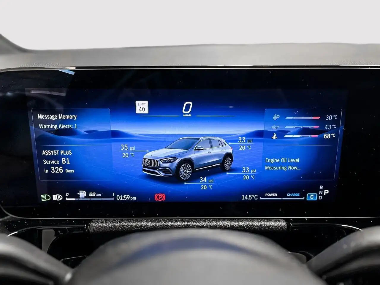 Mercedes-Benz GLA снимка Mercedes-Benz GLA