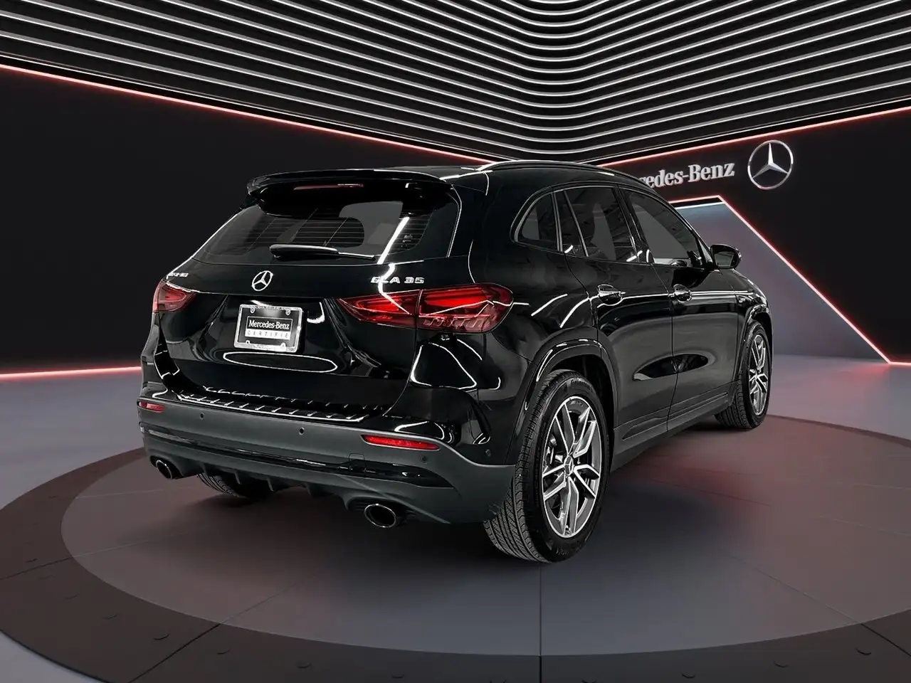 Mercedes-Benz GLA снимка Mercedes-Benz GLA