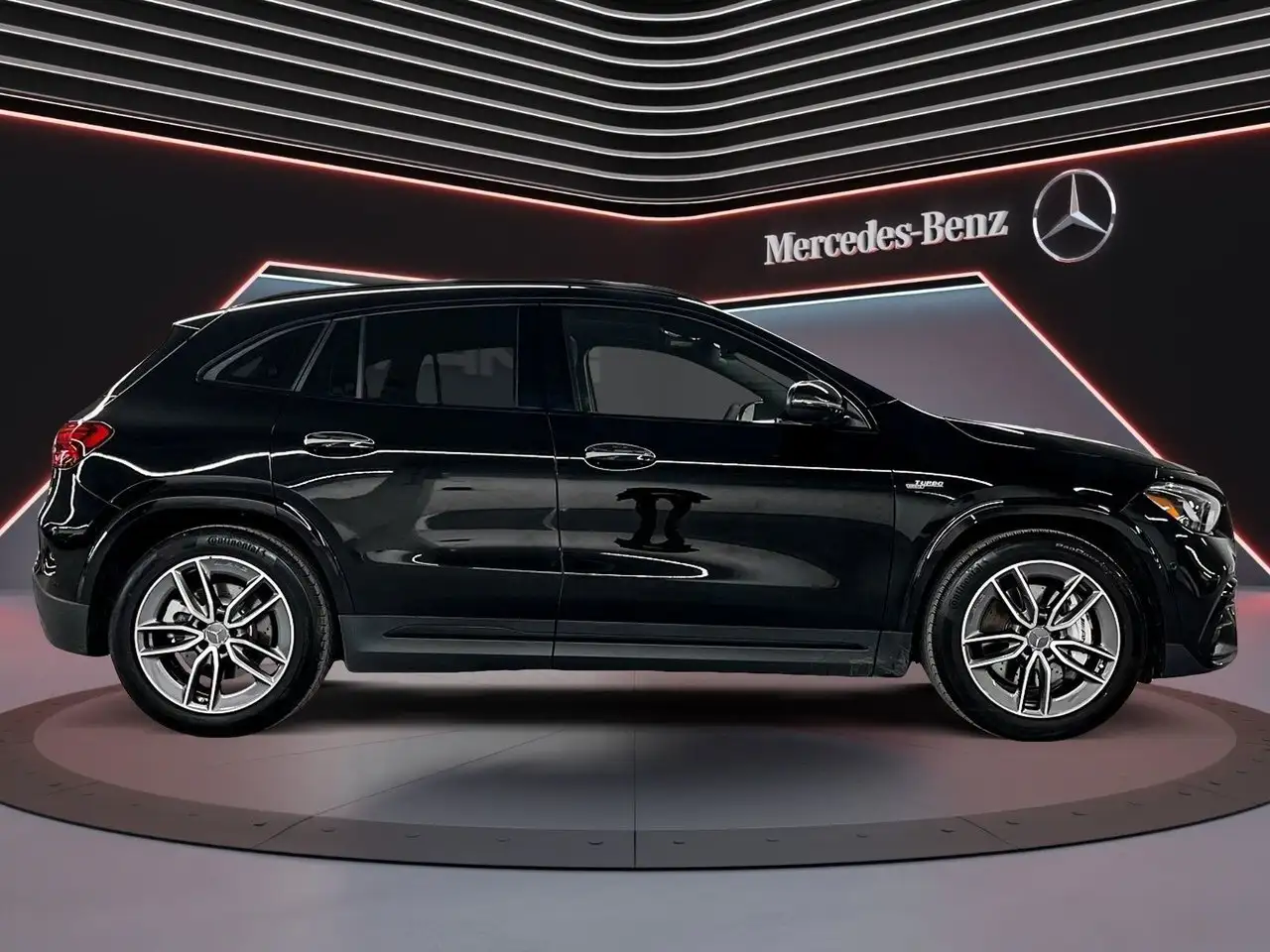 Mercedes-Benz GLA снимка Mercedes-Benz GLA