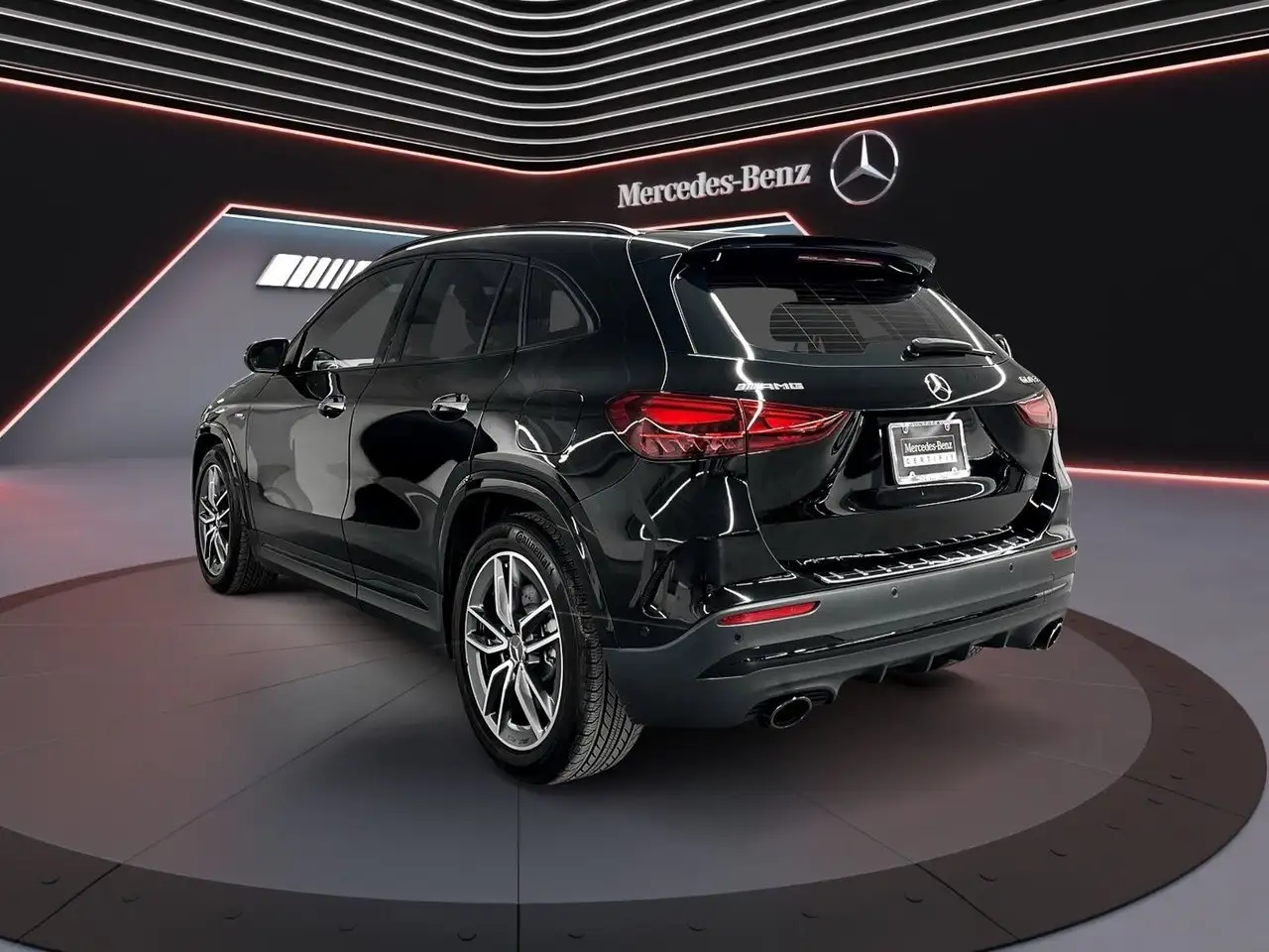 Mercedes-Benz GLA снимка Mercedes-Benz GLA