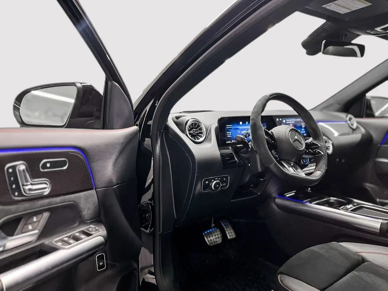 Mercedes-Benz GLA снимка Mercedes-Benz GLA