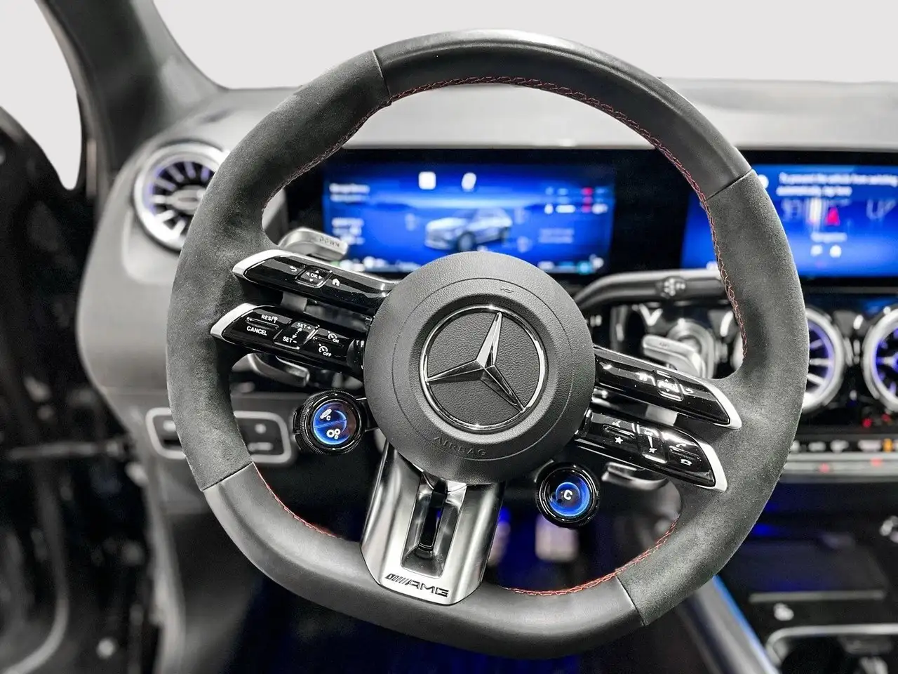 Mercedes-Benz GLA снимка Mercedes-Benz GLA