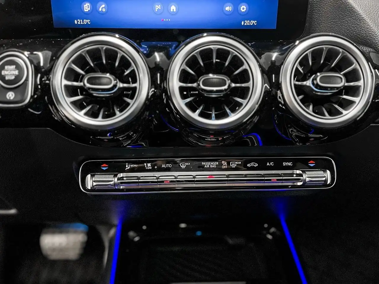 Mercedes-Benz GLA снимка Mercedes-Benz GLA