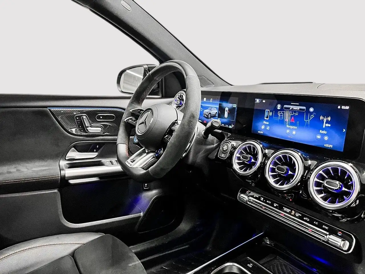 Mercedes-Benz GLA снимка Mercedes-Benz GLA
