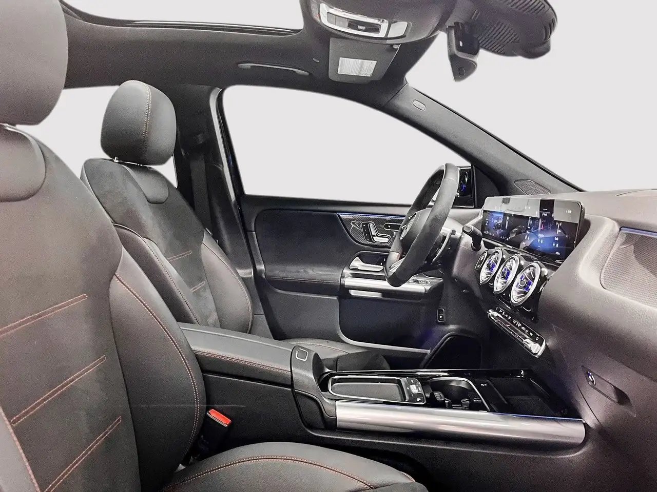 Mercedes-Benz GLA снимка Mercedes-Benz GLA