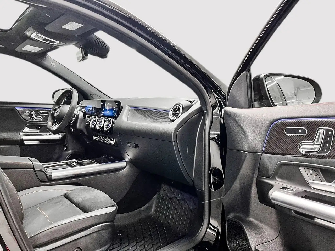 Mercedes-Benz GLA снимка Mercedes-Benz GLA