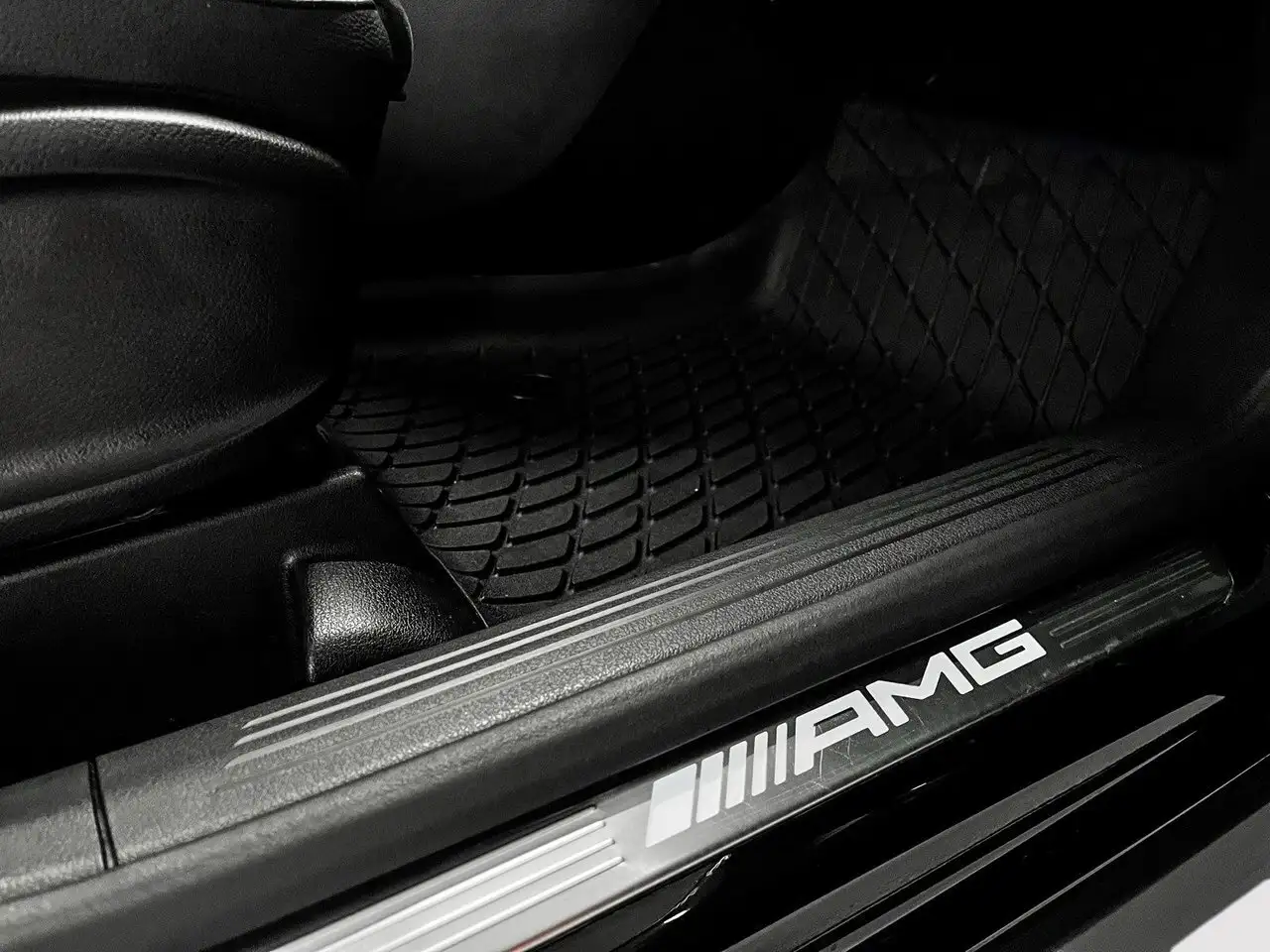 Mercedes-Benz GLA снимка Mercedes-Benz GLA
