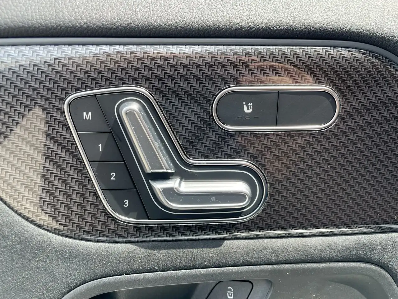 Mercedes-Benz GLA снимка Mercedes-Benz GLA