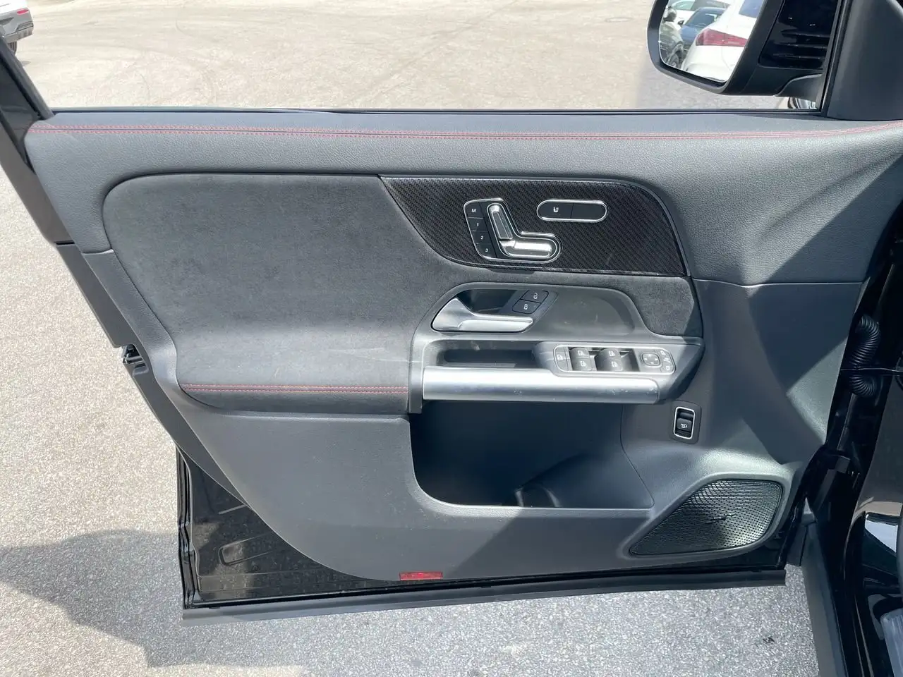Mercedes-Benz GLA снимка Mercedes-Benz GLA